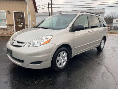 2010 Toyota Sienna for sale at Mohr's Motors LLC in Spencer IN