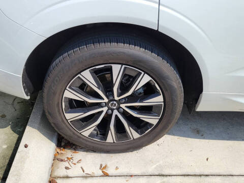 2023 Volvo XC60 B5 Plus Dark Theme