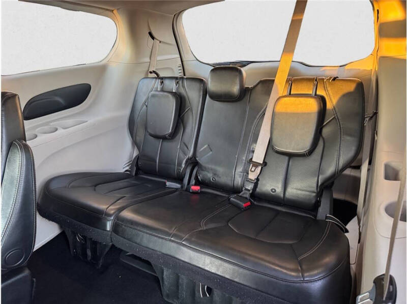 2020 Chrysler Voyager LXi