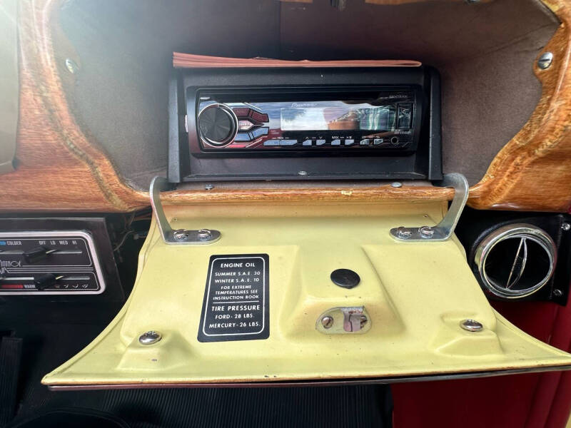 1948 Ford Super Deluxe