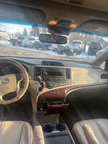 2014 Toyota Sienna XLE 8-Passenger