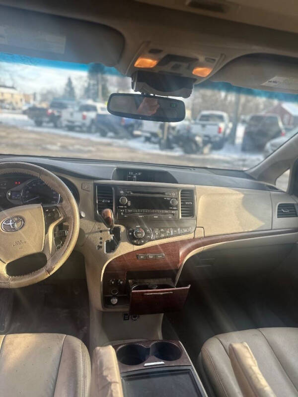 2014 Toyota Sienna XLE 8-Passenger