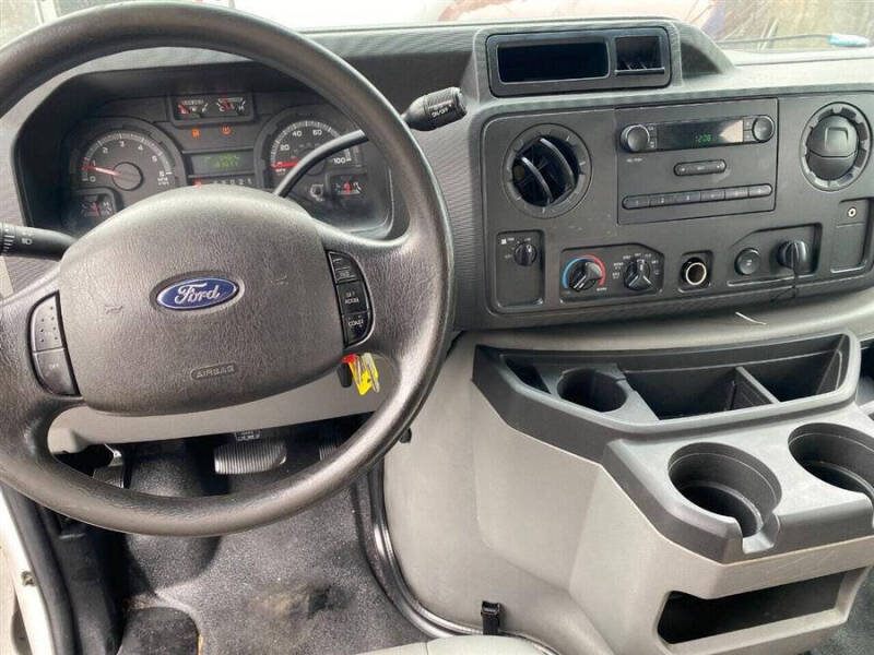 2013 Ford E-Series E-350 SD