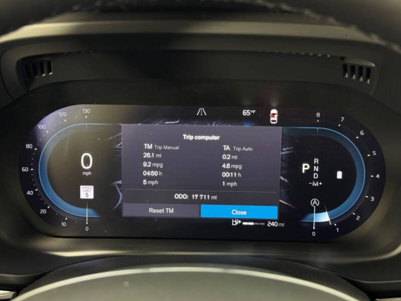 2024 Volvo XC60 B5 Plus Dark Theme