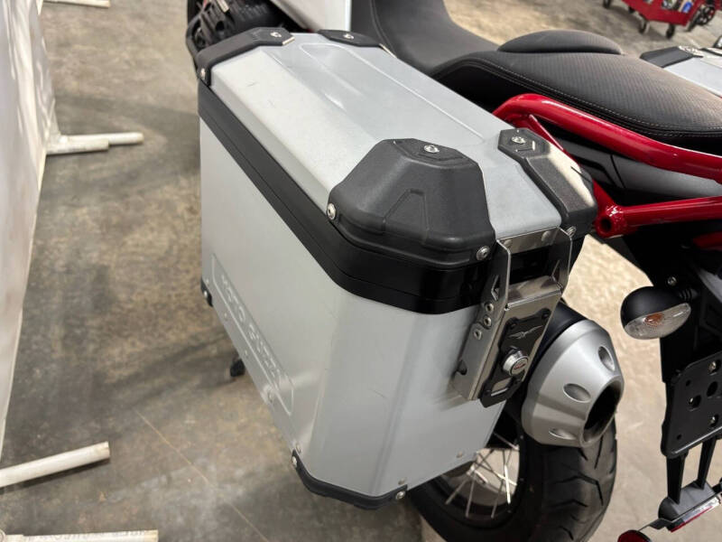 2020 Moto Guzzi V85TT