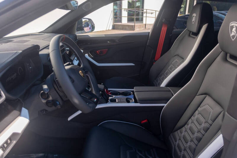 2025 Lamborghini Urus SE