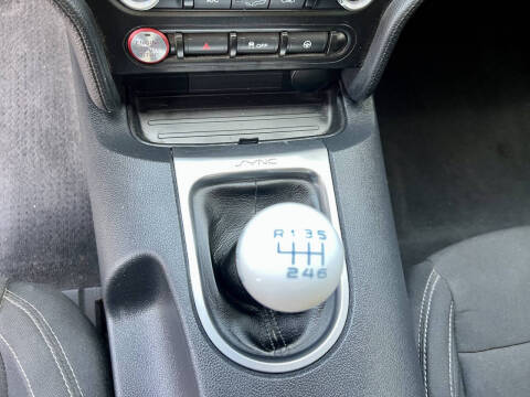 2022 Ford Mustang EcoBoost