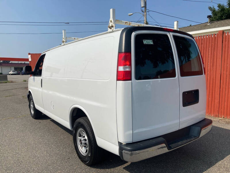 2019 GMC Savana Cargo Work Van photo 4