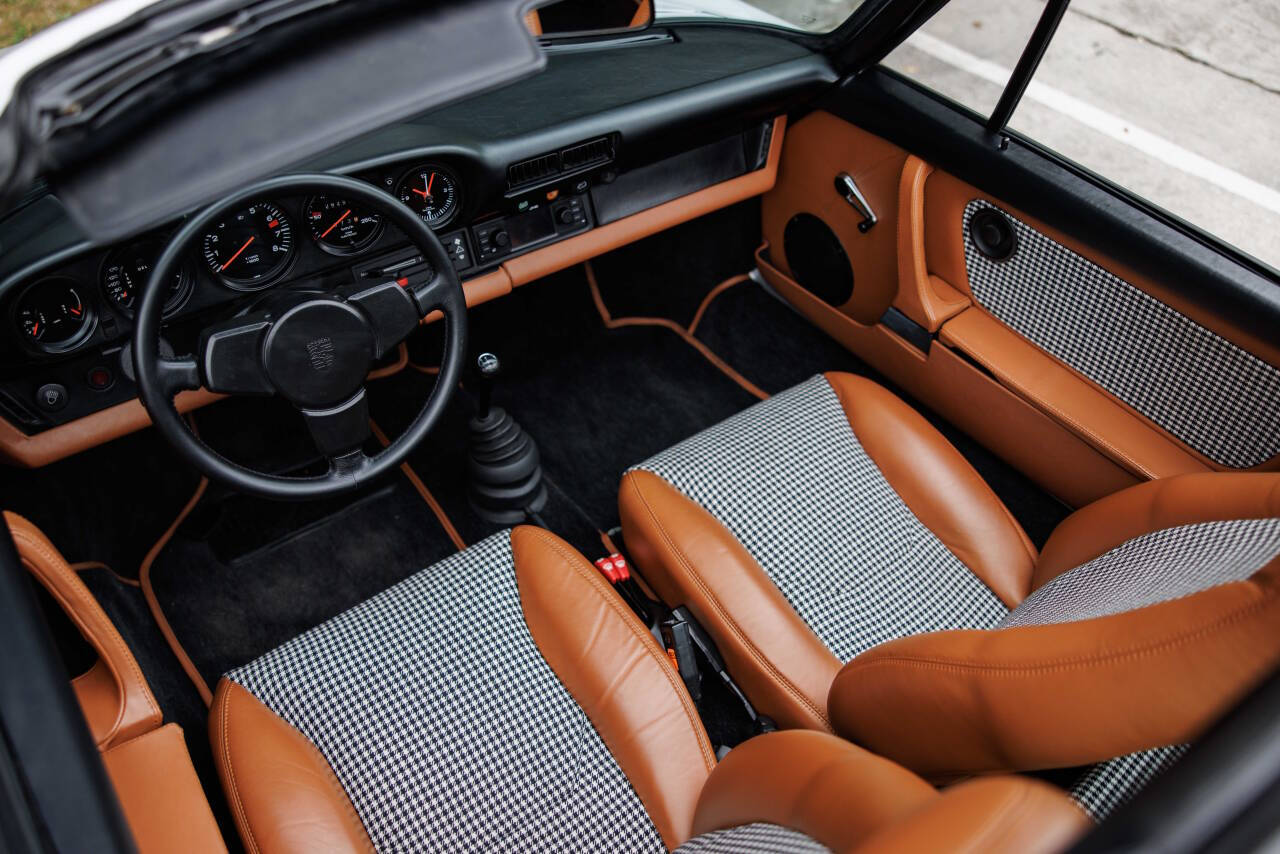 1977 Porsche 911 54