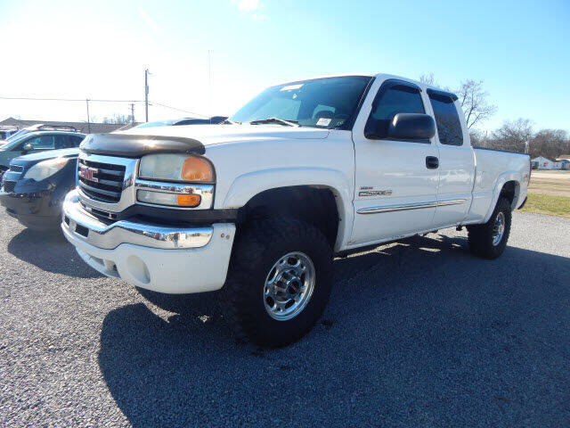 2004 GMC Sierra 2500HD for sale at Ernie Cook and Son Motors in Shelbyville TN