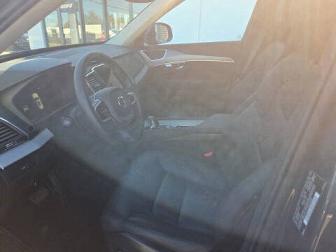 2025 Volvo XC90 B5 Core Bright Theme