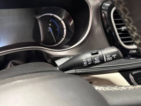 2024 Chrysler Pacifica Plug-In Hybrid Select