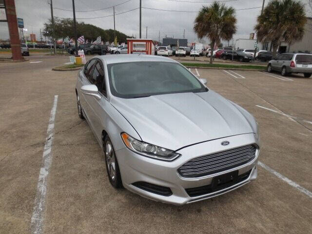 2015 Ford Fusion SE's photo