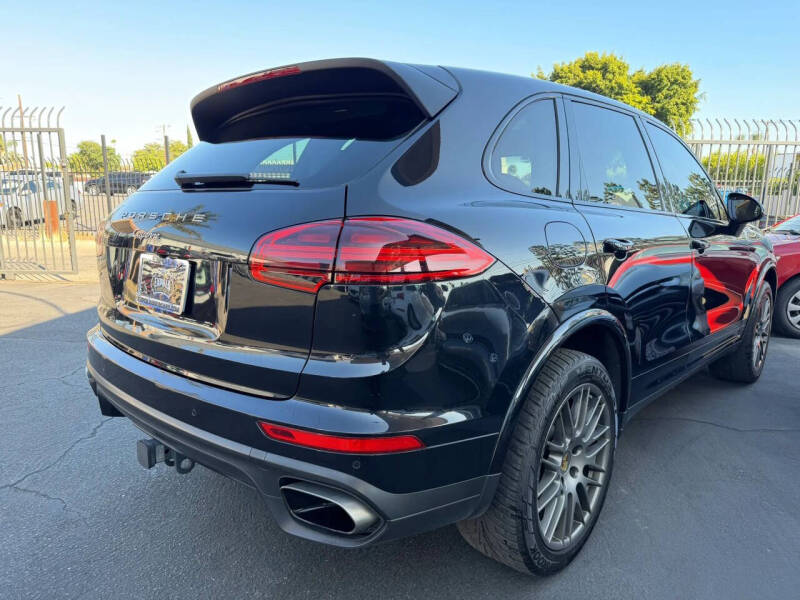 2017 Porsche Cayenne Platinum Edition