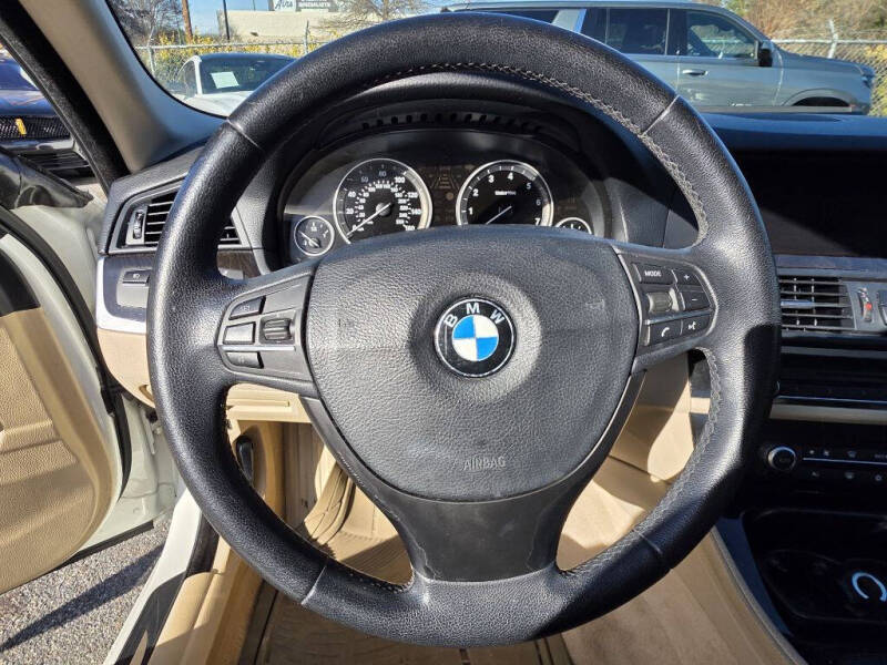2011 BMW 5 Series 528i