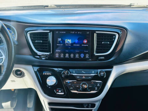 2017 Chrysler Pacifica Touring-L
