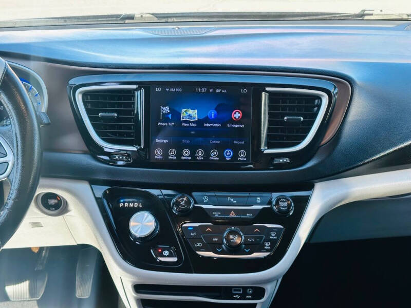 2017 Chrysler Pacifica Touring-L