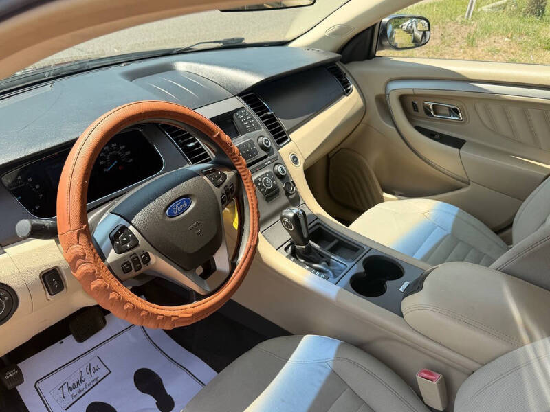 2015 Ford Taurus SE