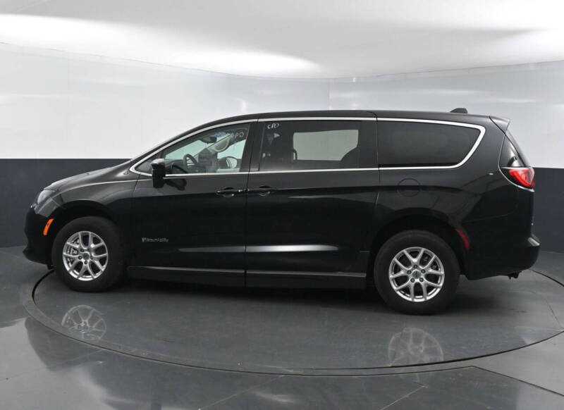 2023 Chrysler Voyager LX