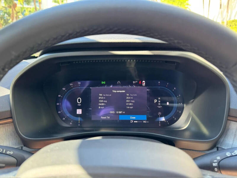 2024 Volvo XC40 B5 Plus Bright Theme