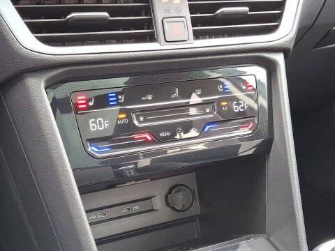 2025 Volkswagen Taos SEL 4Motion