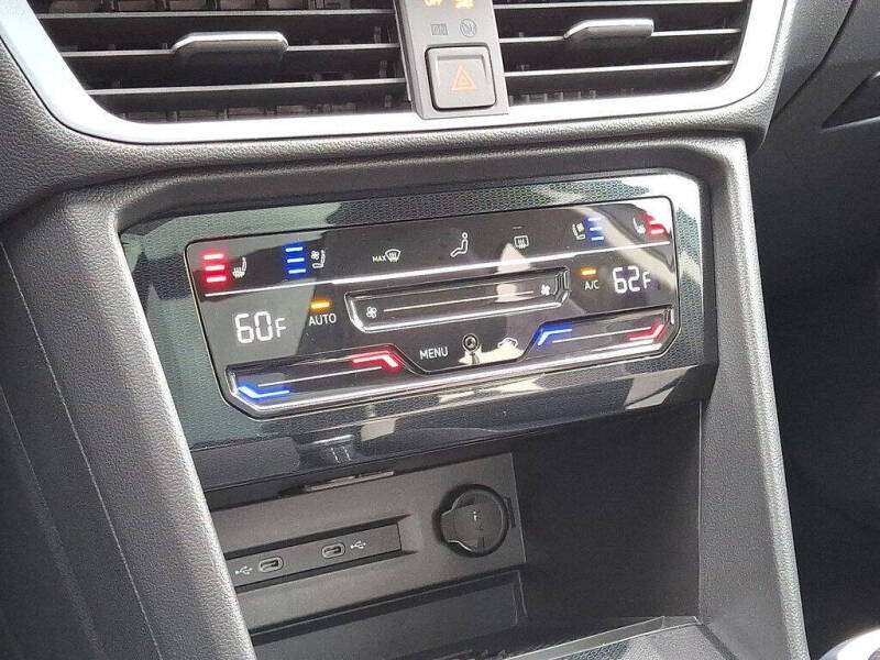 2025 Volkswagen Taos SEL 4Motion