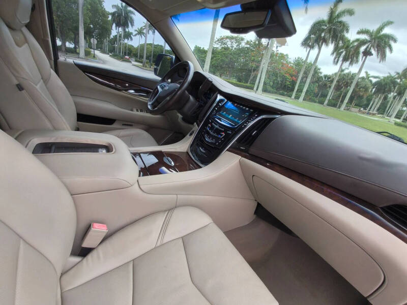 2016 Cadillac Escalade Luxury Collection