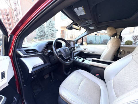 2022 Toyota Sienna Limited 7-Passenger