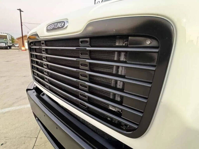 2017 Freightliner M2 106