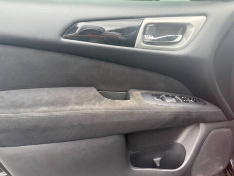 2016 Nissan Pathfinder SV