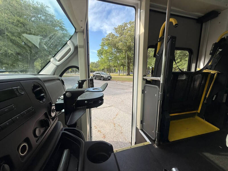 2011 Ford E-Series E-350 SD
