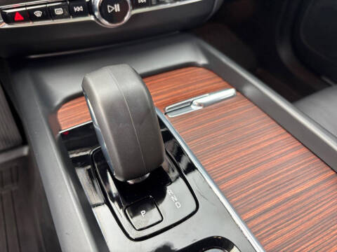 2024 Volvo XC60 B5 Plus Dark Theme