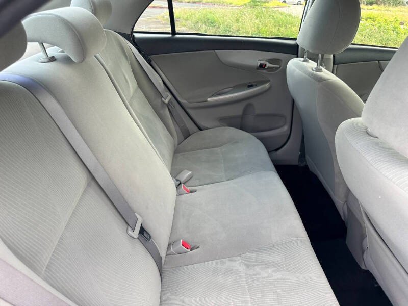 2011 Toyota Corolla LE