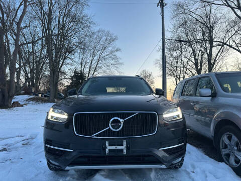 2016 Volvo XC90 T6 Momentum