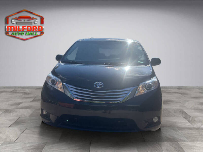 2017 Toyota Sienna XLE Premium 8-Passenger