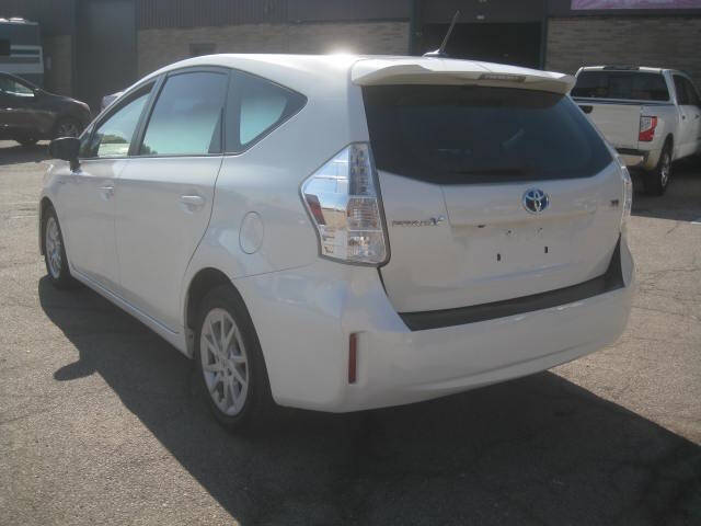 2012 Toyota Prius v Five