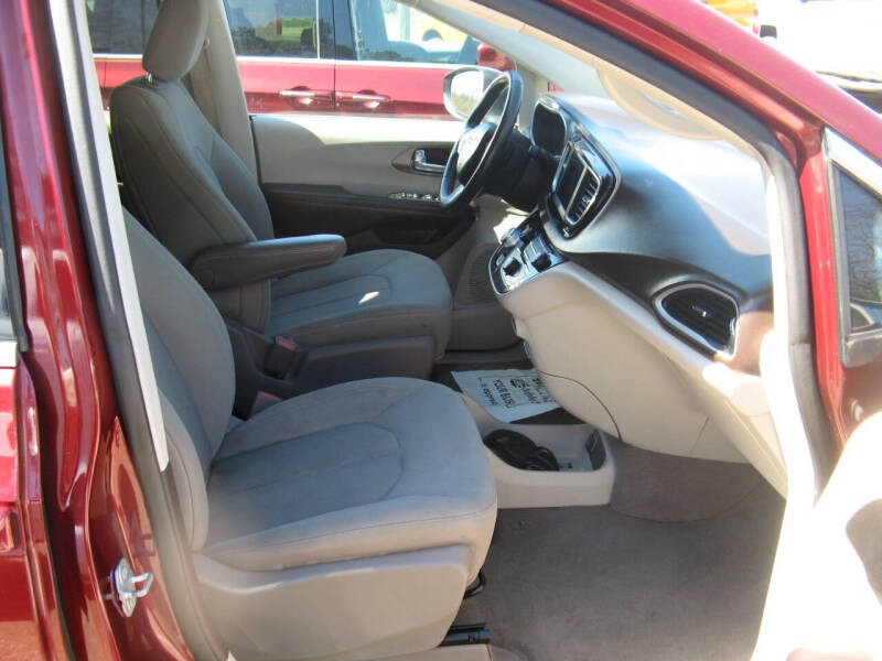 2020 Chrysler Voyager LX