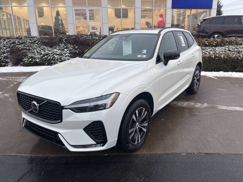 2025 Volvo XC60 B5 Core Dark Theme