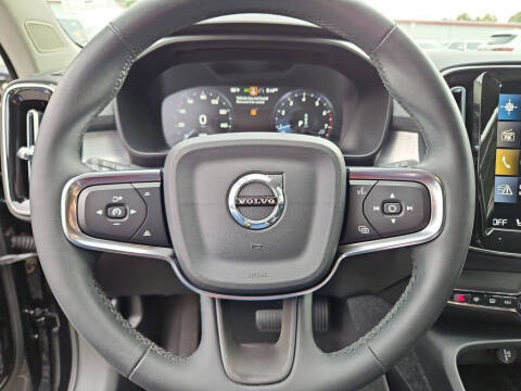 2022 Volvo XC40 T5 Momentum