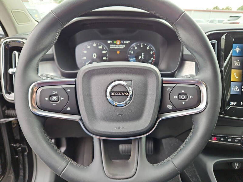 2022 Volvo XC40 T5 Momentum