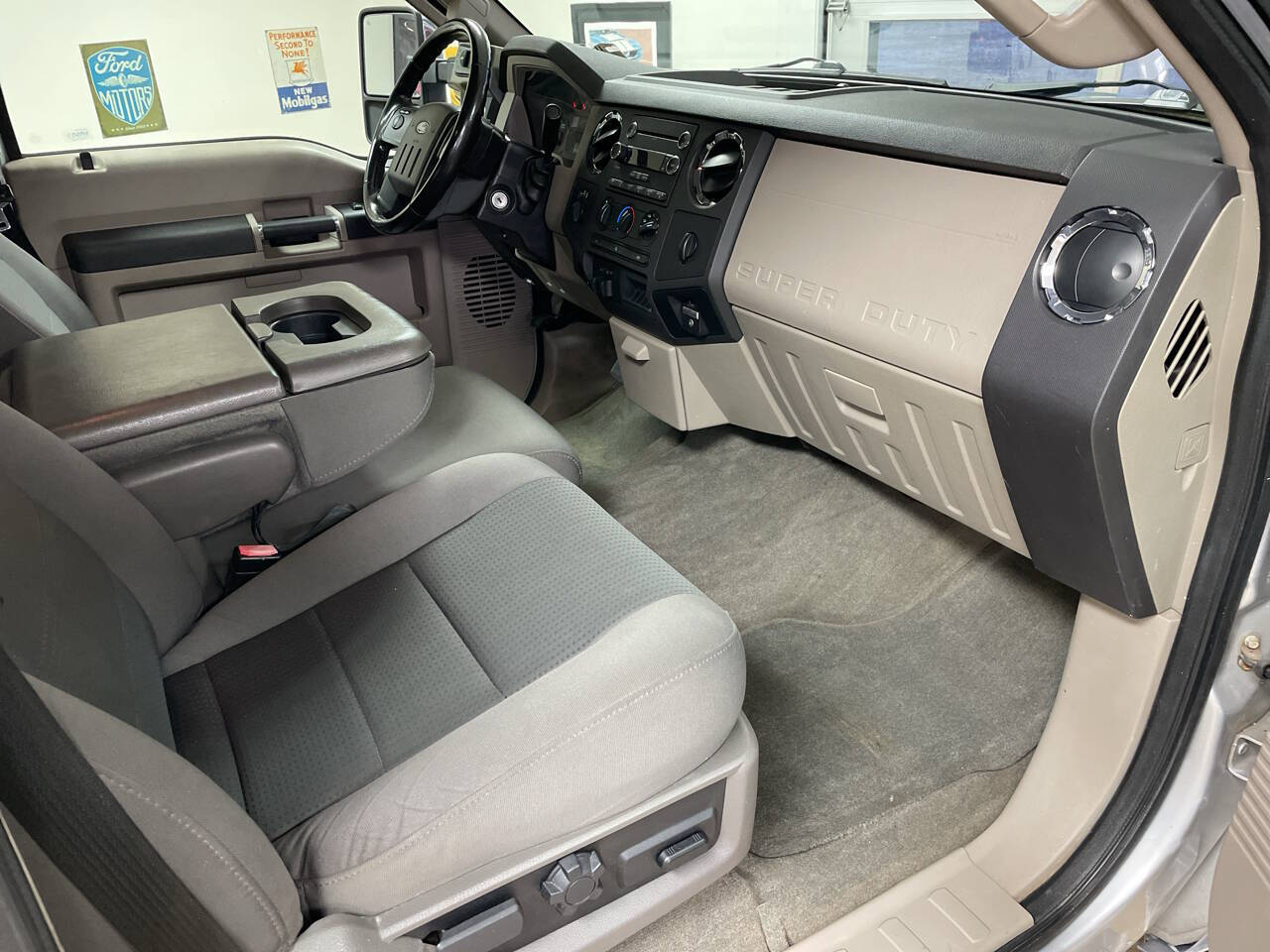2010 Ford F-250 Super Duty 32