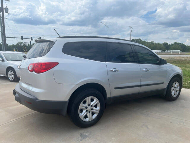 Used 2011 Chevrolet Traverse LS with VIN 1GNKREED3BJ341484 for sale in Joplin, MO