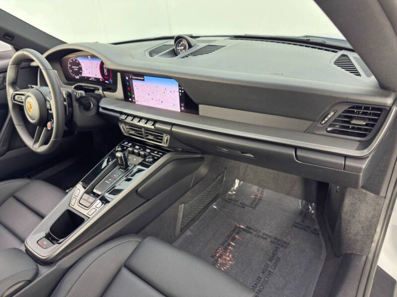 2025 Porsche 911 Carrera