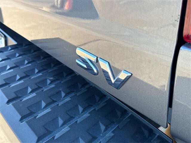 2022 Nissan Titan SV