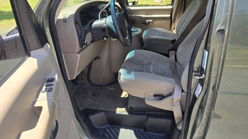 2004 Ford E-Series E-150 XLT