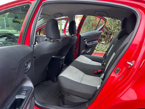 2016 Toyota Prius c Persona Special Edition