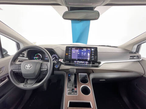 2023 Toyota Sienna LE 8-Passenger