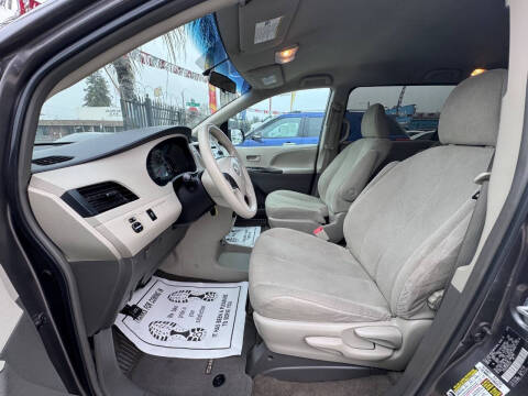 2013 Toyota Sienna L 7-Passenger