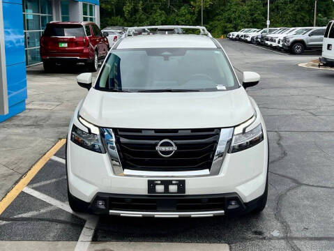 2022 Nissan Pathfinder SL