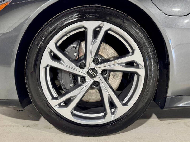 2023 Audi e-tron GT quattro Premium Plus